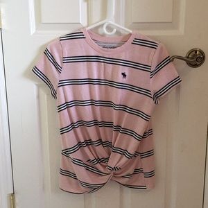 BrandNew!Abercrombie kids front tie shirt